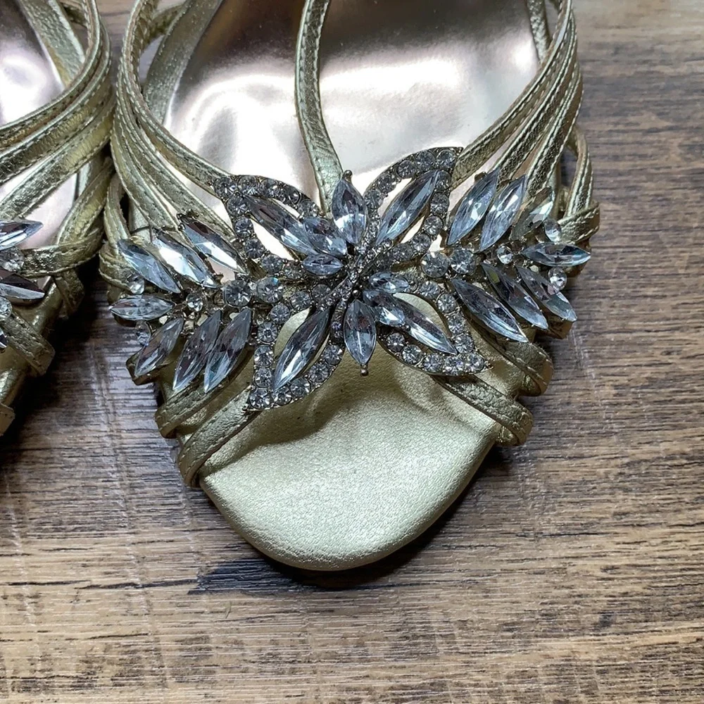 Badgley Mischka Jewel Ankel Strap Wedge Heels sz 6.5